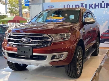 Ford Everest giảm giá hàng trăm triệu đồng