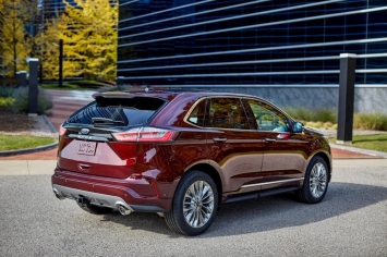 SUV 5 chỗ Ford Edge 2021