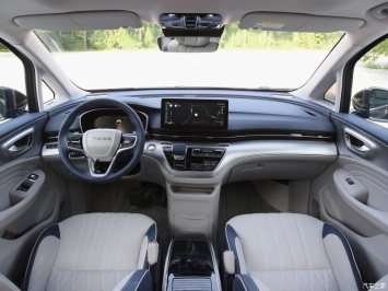 Mẫu MPV Roewe iMax8