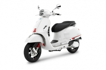 Vespa GTS Super Sport 300 HPE bản màu White Innocenza
