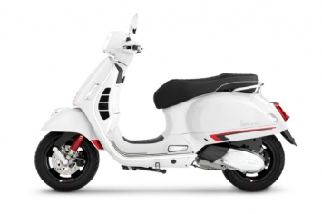 Vespa GTS Super Sport 300 HPE bản màu White Innocenza