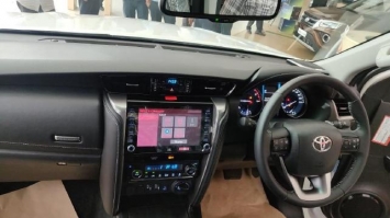Toyota Fortuner 2021 facelift về đại lý