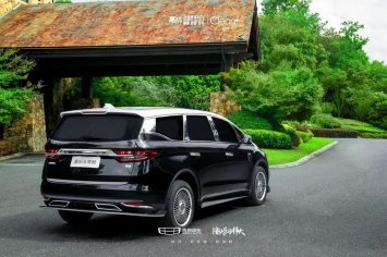 Đối thủ giá 332 triệu của Toyota Innova bất ngờ có thêm phiên bản mới, thiết kế đẹp như xe sang