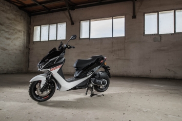 Honda Air Blade 125 'hoảng hốt' trước mẫu xe ga đậm chất thể thao mới, giá bán ở mức khó tin