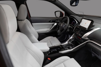 Mitsubishi Eclipse Cross 2022 giá rẻ hơn Honda CR-V