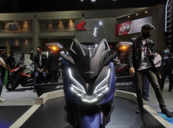Cận cảnh cực phẩm trong làng tay ga: Vùi dập Honda SH 150i, Air Blade với trang bị và giá bán