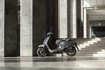 'Kình địch' của Honda SH ra mắt với mức giá 76 triệu: Thiết kế sắc nét không kém cạnh vua tay ga