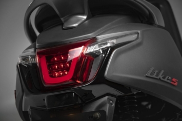 'Kình địch' của Honda SH ra mắt với mức giá 76 triệu: Thiết kế sắc nét không kém cạnh vua tay ga