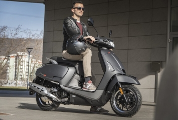'Kình địch' của Honda SH ra mắt với mức giá 76 triệu: Thiết kế sắc nét không kém cạnh vua tay ga