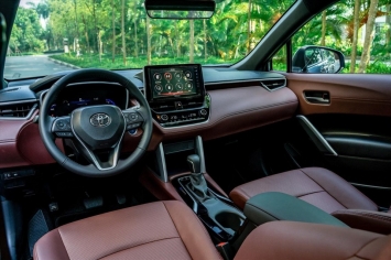 Toyota Corolla Cross cháy hàng tại nhiều đại lý, nguyên nhân phía sau gây bất ngờ