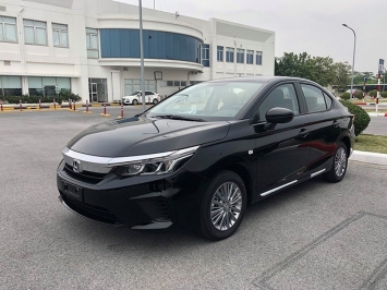 Honda City giảm giá kịch sàn trong tháng 7, chuẩn bị đón bản giá rẻ về đấu Toyota Vios