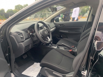 Honda City giảm giá kịch sàn trong tháng 7, chuẩn bị đón bản giá rẻ về đấu Toyota Vios