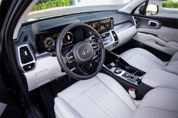 Đối thủ Hyundai SantaFe giảm giá xuống mức thấp kỉ lục, rẻ hơn cả trăm triệu đồng tại đại lý