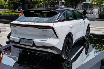 'Bom tấn' SUV cỡ C lộ diện với thiết kế vừa lạ vừa quen, 'lấn át' Honda CR-V về trang bị