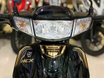 Honda Dream 2022 bất ngờ có mặt tại đại lý, giá bán khó tin khiến Honda Wave Alpha 'dè chừng'