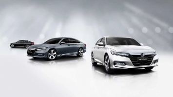 Đối thủ 'ngáng đường' Toyota Camry 2022 về đại lý với giá bán hấp dẫn, trang bị dẫn đầu phân khúc