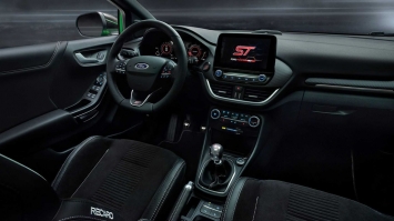 SUV cỡ nhỏ Ford Puma ST 2021