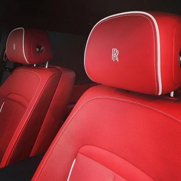 Minh Nhựa tậu Rolls-Royce Cullinan