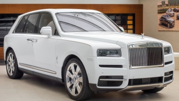 Minh Nhựa tậu Rolls-Royce Cullinan