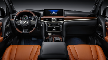 Có gì trong chiếc Lexus LX 570 vừa bị đánh ghen ở phố Lý Nam Đế? ảnh 3