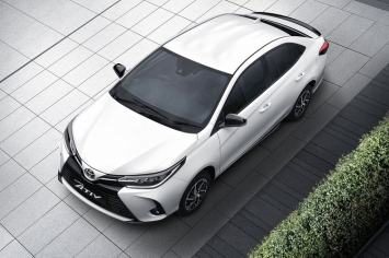 Lộ clip Toyota Yaris 2020 trước khi về Việt Nam bị hành cho 'lên bờ xuống ruộng' ảnh 2