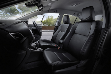 Lộ clip Toyota Yaris 2020 trước khi về Việt Nam bị hành cho 'lên bờ xuống ruộng' ảnh 3