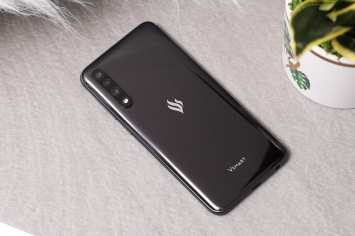 Tỷ phú Phạm Nhật Vượng nhận tin vui lớn: Vingroup tẩu tán 10.000 chiếc Vsmart Live 4 trong 3 ngày ảnh 3