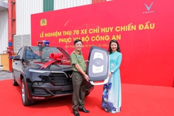 70 xe VinFast Lux SA2.0 của tỷ phú Phạm Nhật Vượng chính thức được bàn giao cho Bộ Công an ảnh 2