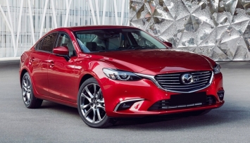 VinFast Lux A2.0 chễm chệ ngôi vương, ‘dọa’ Toyota Camry, Mazda 6 đến nỗi phải giảm sốc tới 50 triệu ảnh 2