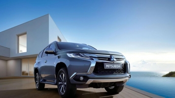 Bảng giá Mitsubishi Pajero Sport tháng 10/2020: Cạnh tranh khốc liệt với Honda CR-V, Toyota Fortuner ảnh 1