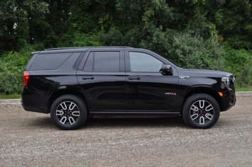Lộ diện mẫu SUV dám ‘tuyên chiến’ VinFast President: Giá mềm hơn cả tỷ, động cơ V8 hầm hố ảnh 1