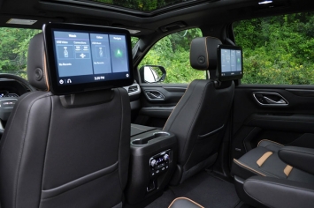Lộ diện mẫu SUV dám ‘tuyên chiến’ VinFast President: Giá mềm hơn cả tỷ, động cơ V8 hầm hố ảnh 2