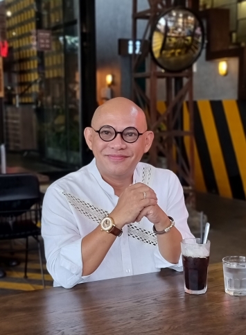 Hoia-linh-vua-rut-khoi-thach-thuc-danh-hai-ong-trum-showbiz-dua-ra-quyet-dinh-lich-su-gay-ngo-ngang