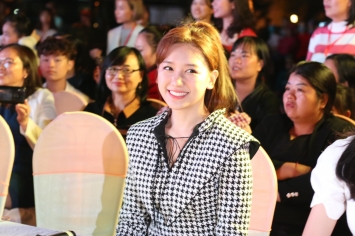 Cdm-ran-ran-dat-nghi-van-hari-won-mang-bau-con-dau-long-sau-khi-chia-se-hinh-anh-tai-nha-moi
