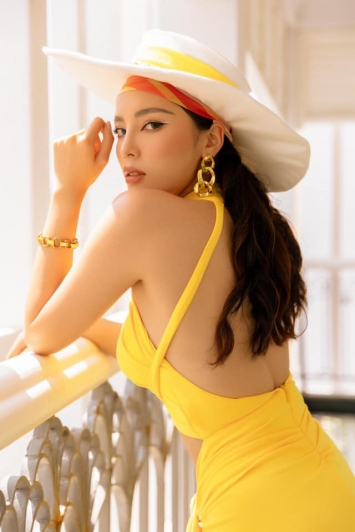 Clip-giuong-chieu-cua-hoa-hau-ky-duyen-tai-nha-rieng-khien-dan-tinh-xon-xao