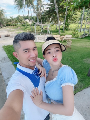 Ngan-98-than-nhien-phoi-tron-cap-dao-tien-khung-va-vung-tam-giac-cam-khien-cdm-do-mat-2