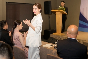 Sau-bao-ngay-cho-doi-ngoc-trinh-chinh-thuc-bao-tin-vui-khan-gia-thi-nhau-gui-loi-chuc-mung-4