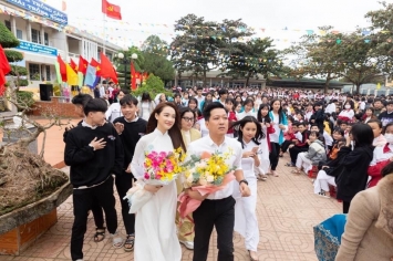 Loat-anh-nha-phuong-bi-chup-len-o-doi-thuong-6