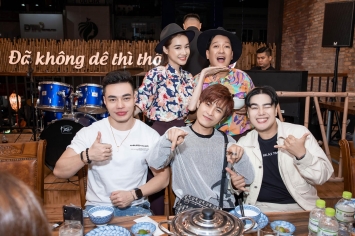 Ngo-kien-huy-cung-hang-loat-sao-toi-tham-du-khai-truong-nha-hnag-moi-cua-truong-giang-nha-phuong-6