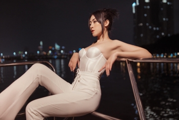 Nguoi-yeu-noo-phuoc-thinh-tung-loat-anh-tao-dang-tu-the-tao-bao-lo-diem-nhay-cam-gay-choang-3
