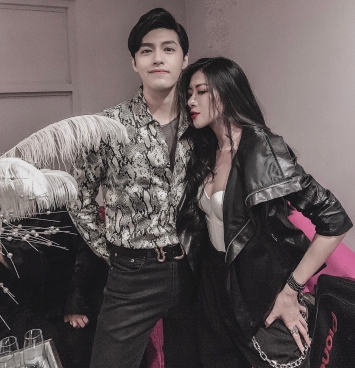 Nguoi-yeu-noo-phuoc-thinh-tung-loat-anh-tao-dang-tu-the-tao-bao-lo-diem-nhay-cam-gay-choang