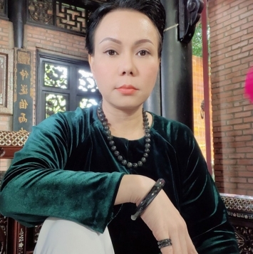 Viet-huong-phan-khoi-bao-tin-vui-ve-cong-viec-sau-nhieu-ngay-mong-cho-khan-gia-no-nuc-chuc-mung