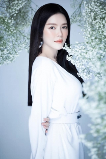 Khoe-anh-mat-moc-tuoi-38-ly-nha-ky-chung-minh-nhan-sac-khong-tuoi-ngang-ngua-ho-ngoc-ha