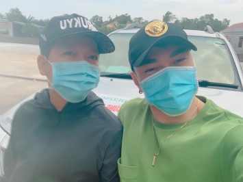 4h-sang-le-duong-bao-lam-cung-vo-chong-truong-giang-va-cac-nghe-sy-toi-cuu-tro-nguoi-dan-dong-hoi-2