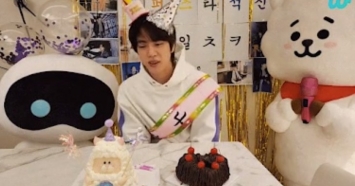 Jin BTS đưa mũ chúc mừng sinh nhật cho Soobin TXT  TinNhaccom