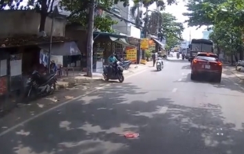 Dân tình xôn xao trước 2 xe Honda SH tông nhau vì tình huống không tưởng khiến khổ chủ bất ngờ ảnh 1