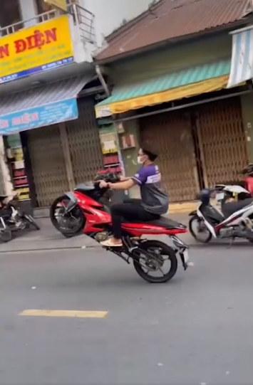 Nam thanh niên đi Yamaha Exciter bốc đầu ngổ ngáo nhận cái kết đắng lòng khiến dân tình ngỡ ngàng ảnh 3