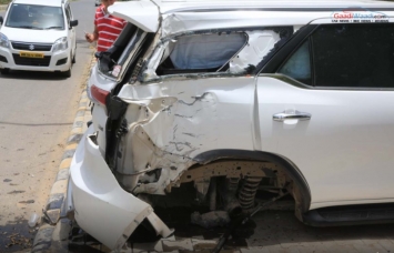 Toyota Fortuner gặp tai nạn