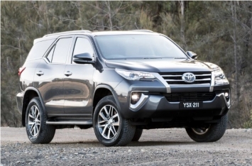 Toyota Fortuner rơi từ tâng f3