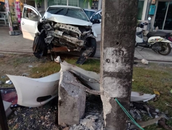 Toyota Vios gặp tai nạn